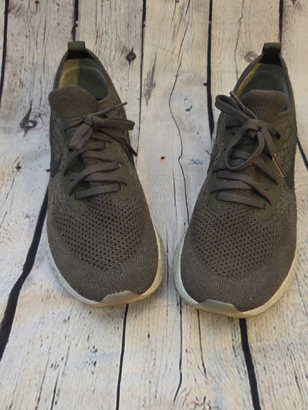 Nike Epic React Flyknit Olive Sneakers Size 8 Womens - Picture 2 of 4